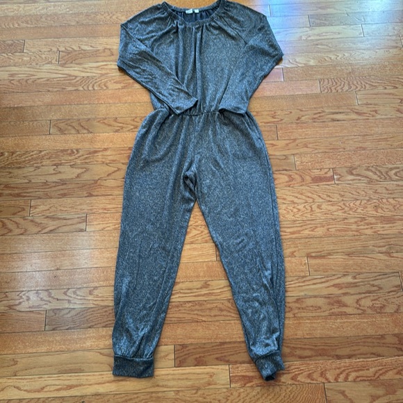 GAP Other - Gap Kids jumpsuit heather grey in color w/ specs of gold 2-pockets size XXL